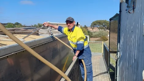 First 2024.25 delivery to Viterra Monarto South_Viterra employee Ian McGowan.JPEG