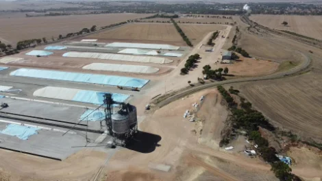 GrainFlow Crystal Brook site with fast rail loader.jpg