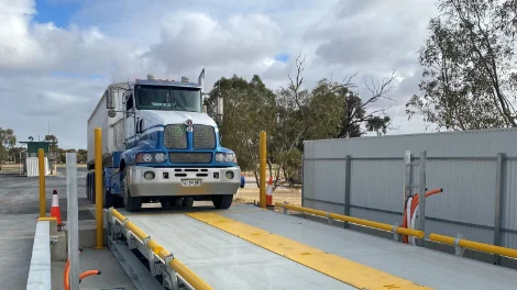 First delivery over new weighbridge at Viterra Wolseley_web.jpg