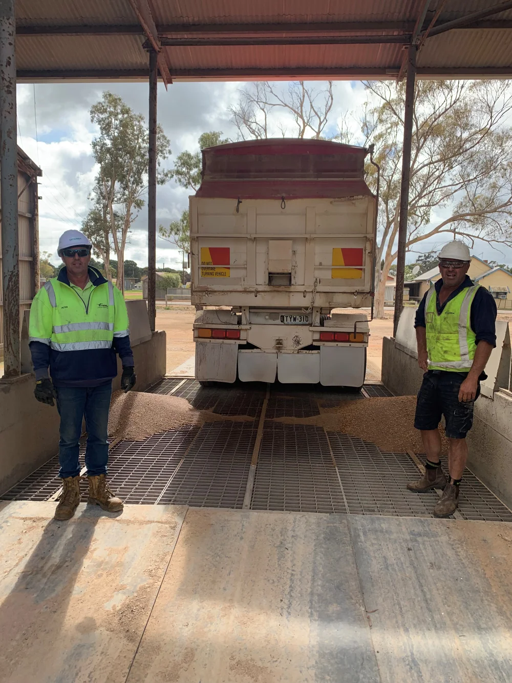 221028 Yeelanna first load Peter Thorpe, Jock North_upright.png