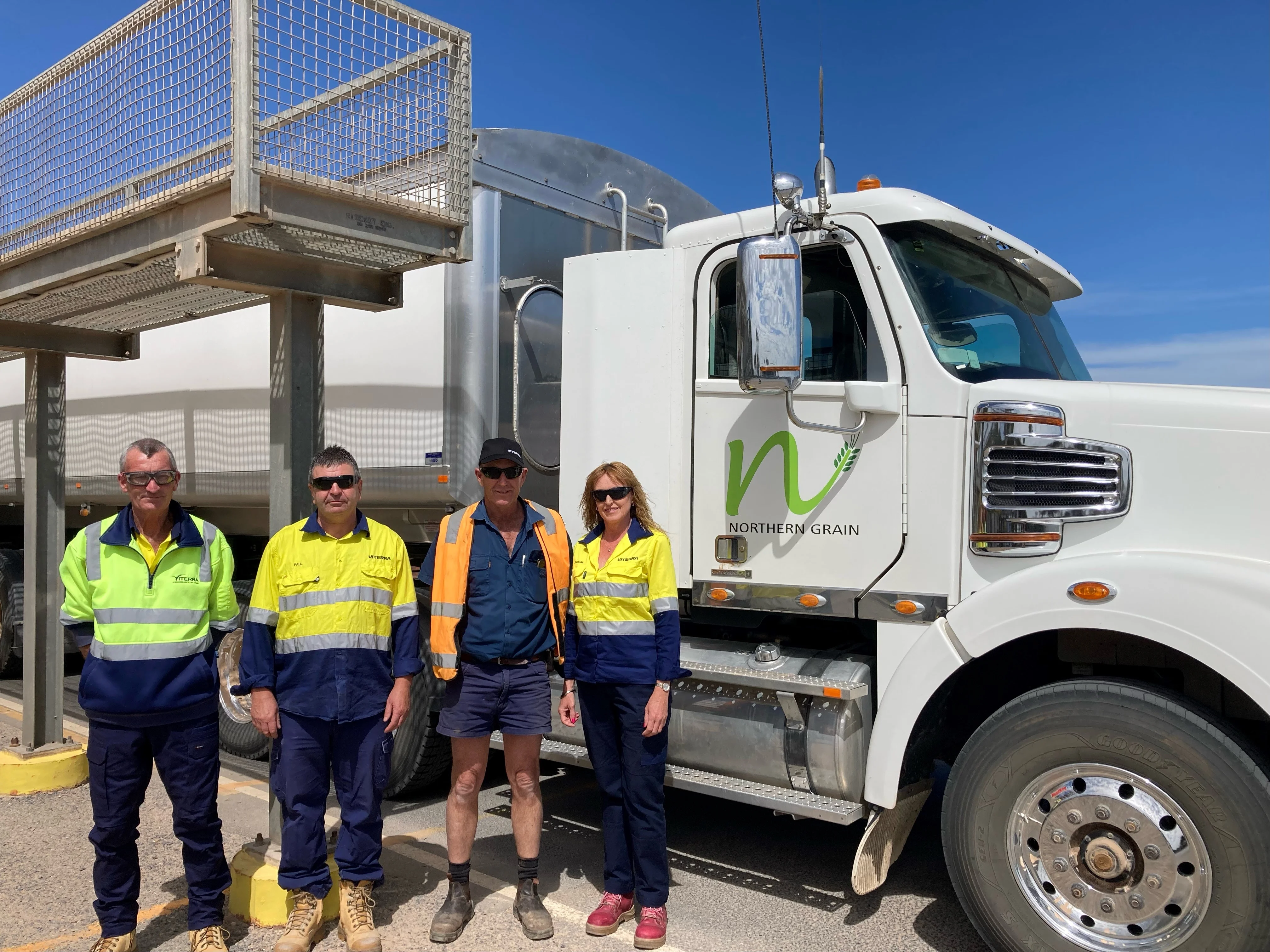 Viterra staff Gavin Hicks, Paul McKowen, Suzanne Thomas with driver Peter Burt from Northern Grains.jpg